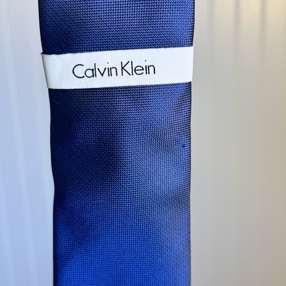NWT Calvin Klein Men's Blue Small Checkered Design 100% Silk Tie - Picture 3 of 6